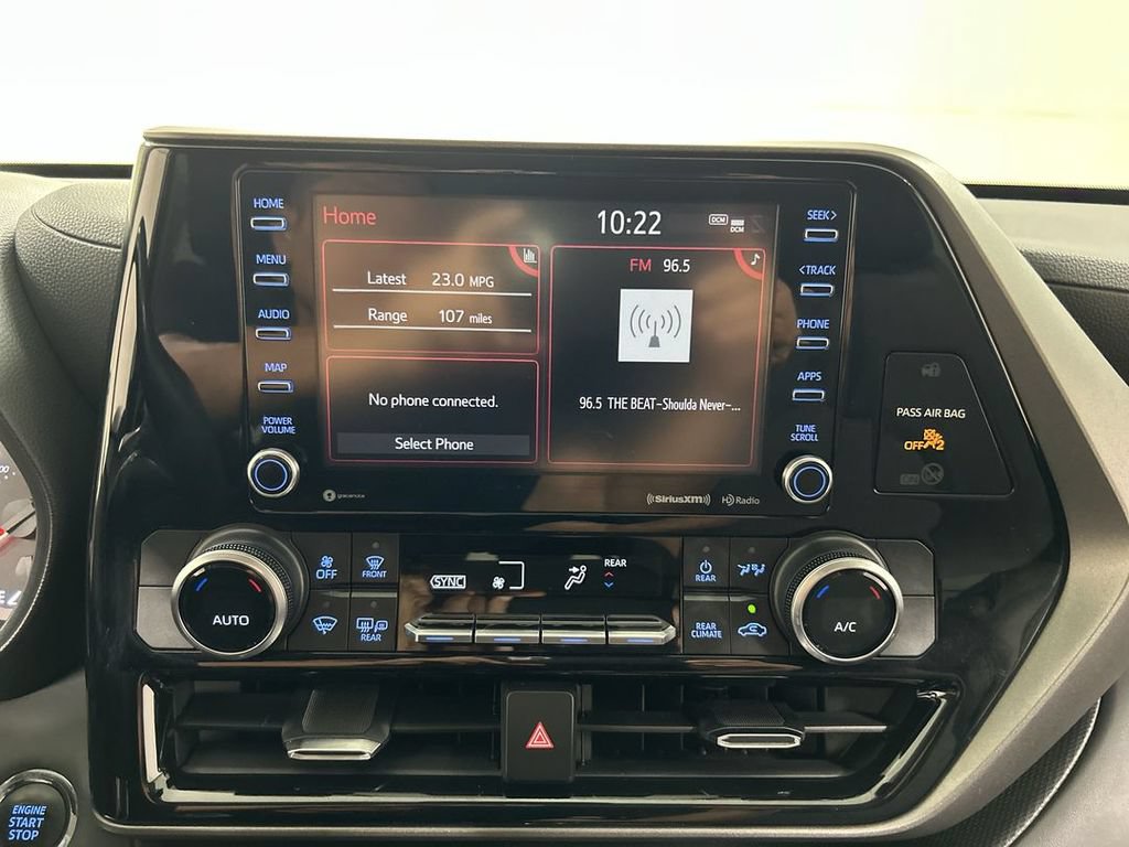 2022 Toyota Highlander LE - Photo 14