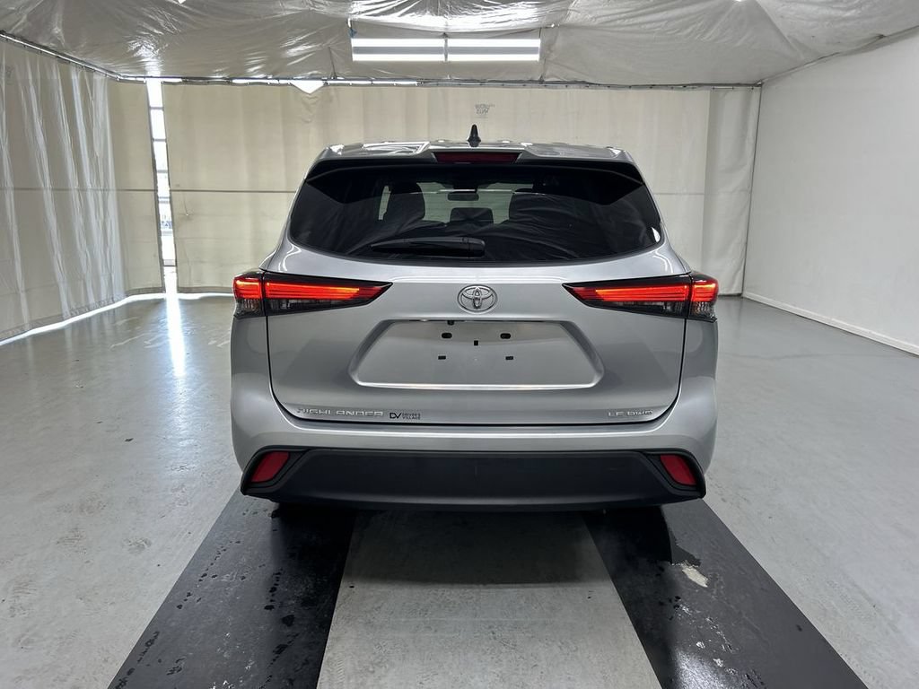 2022 Toyota Highlander LE - Photo 21