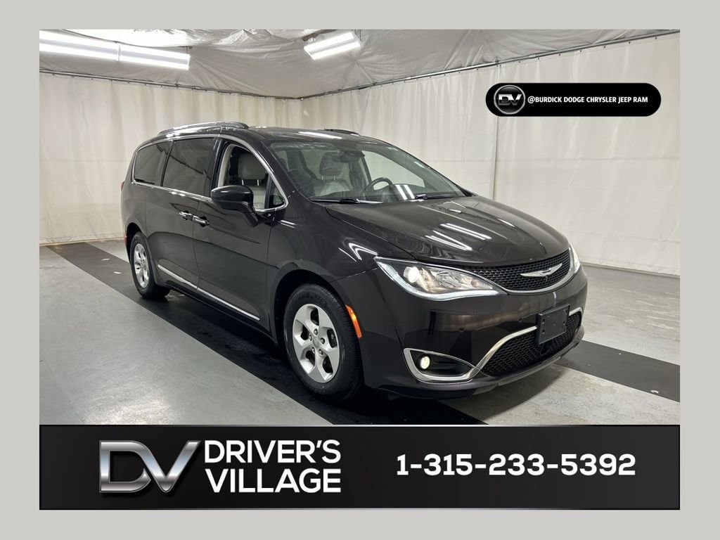 2017 Chrysler Pacifica Touring-L Plus's photo