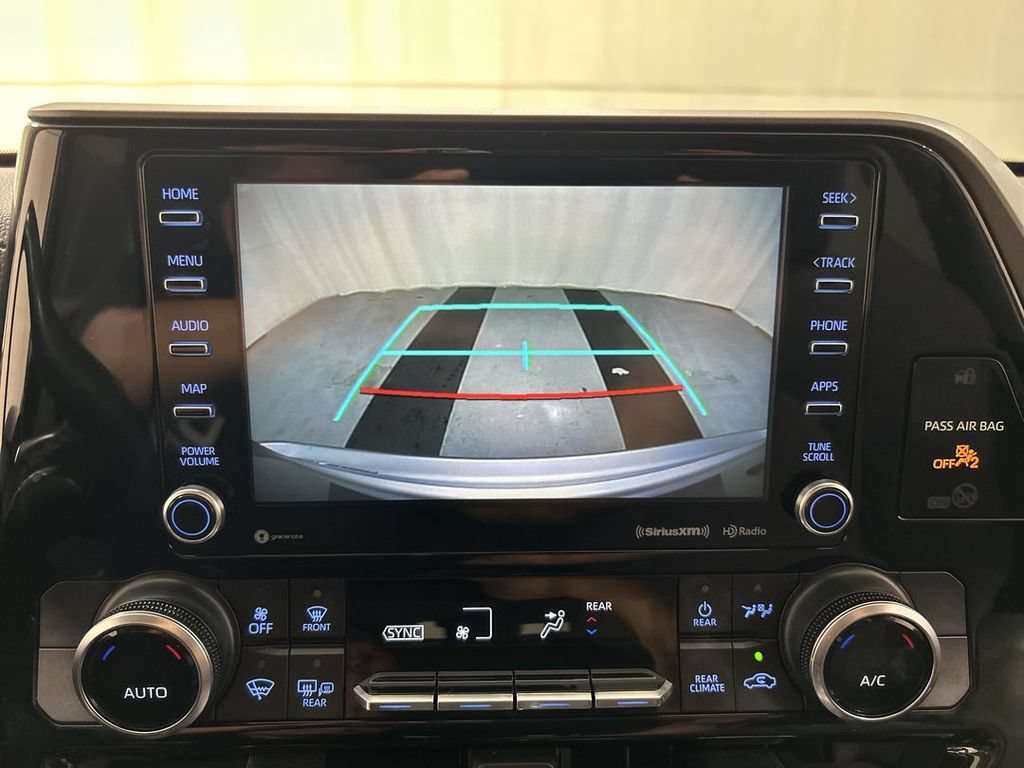 2022 Toyota Highlander LE - Photo 15