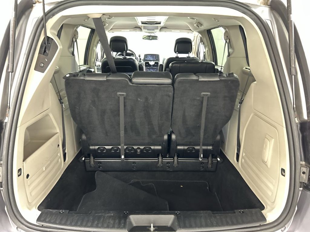 2014 Chrysler Town & Country Touring - Photo 22