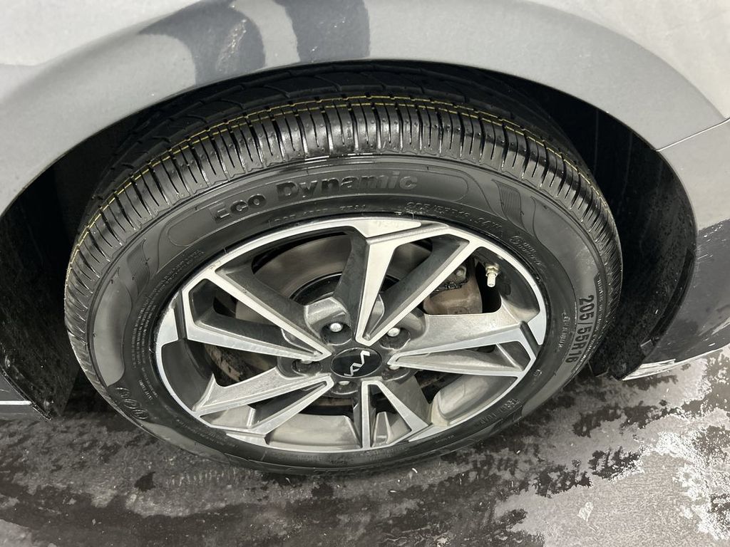 2023 Kia Forte LXS - Photo 8