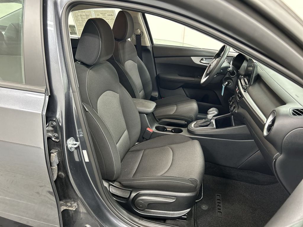 2023 Kia Forte LXS - Photo 22