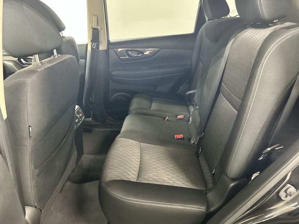 2019 Nissan Rogue SV - Photo 18