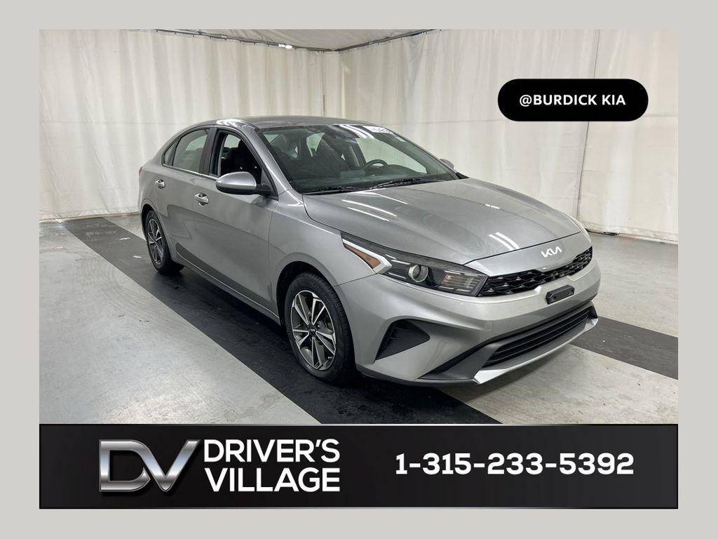 2023 Kia Forte LXS AT's photo