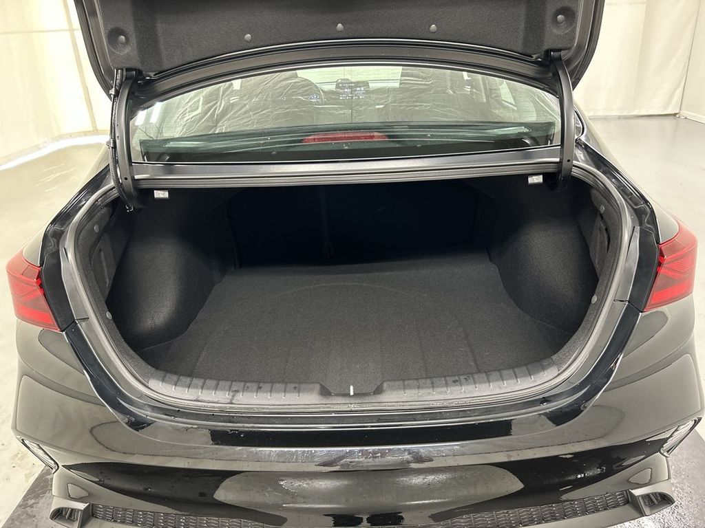 2023 Kia Forte LXS - Photo 21