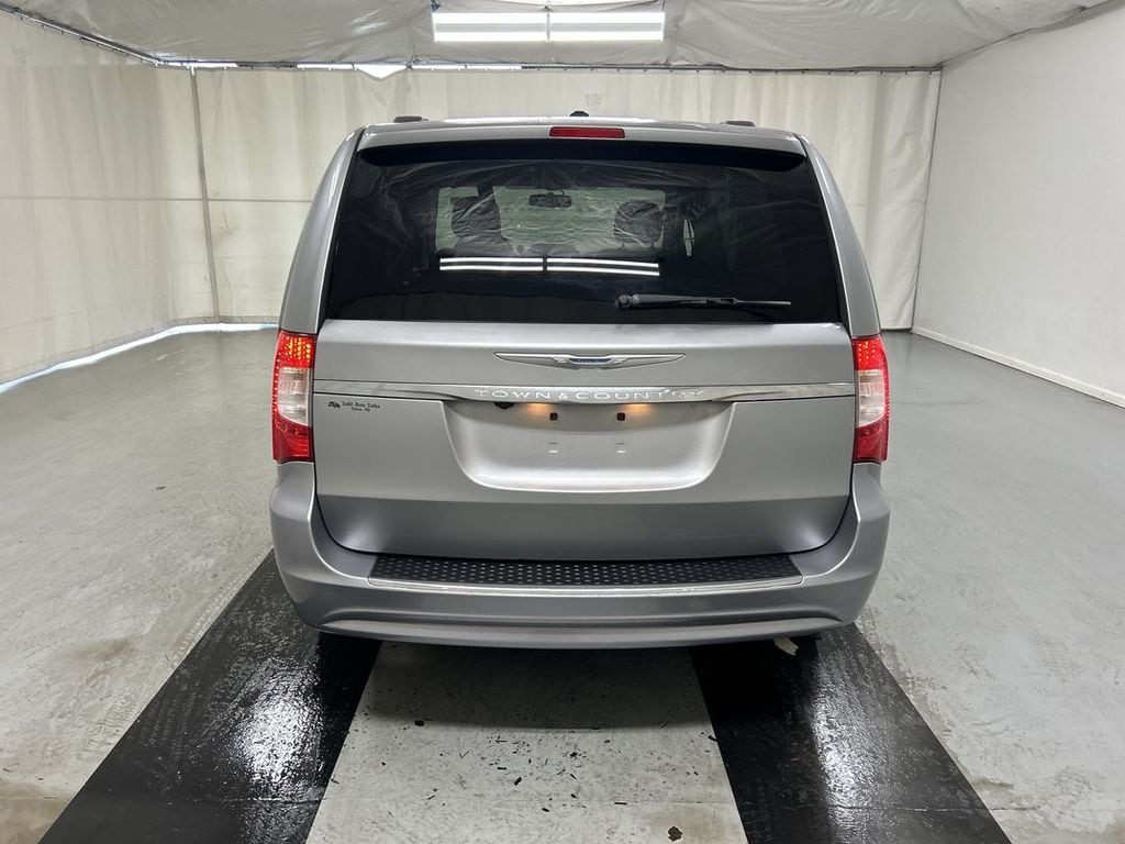 2014 Chrysler Town & Country Touring - Photo 21