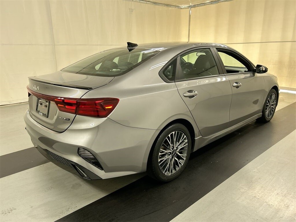 2023 Kia Forte GT-Line photo 2