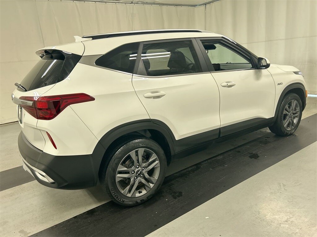 2023 Kia Seltos S photo 2