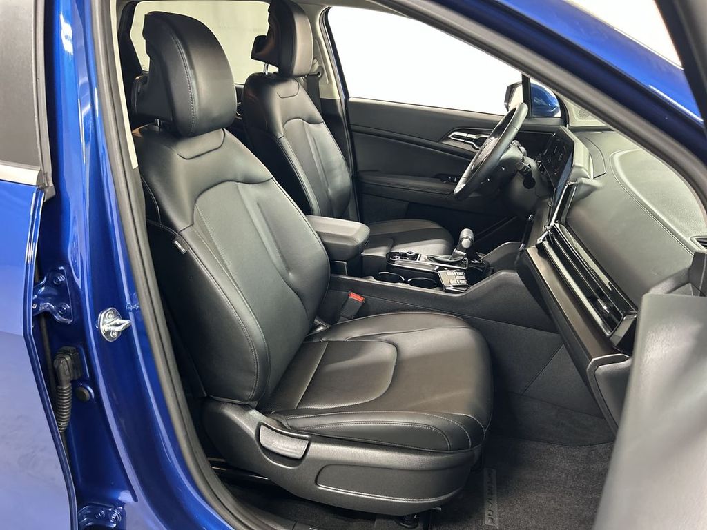 2025 Kia Sportage EX - Photo 23