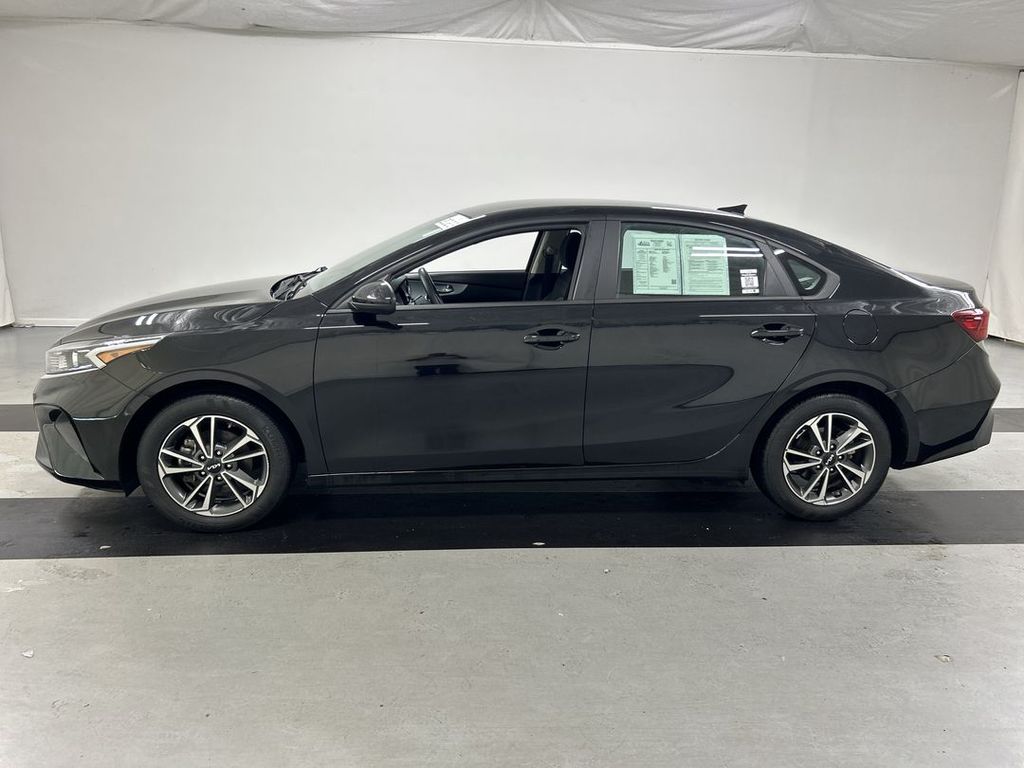 2023 Kia Forte LXS - Photo 6