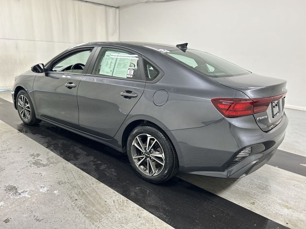 2023 Kia Forte LXS - Photo 7
