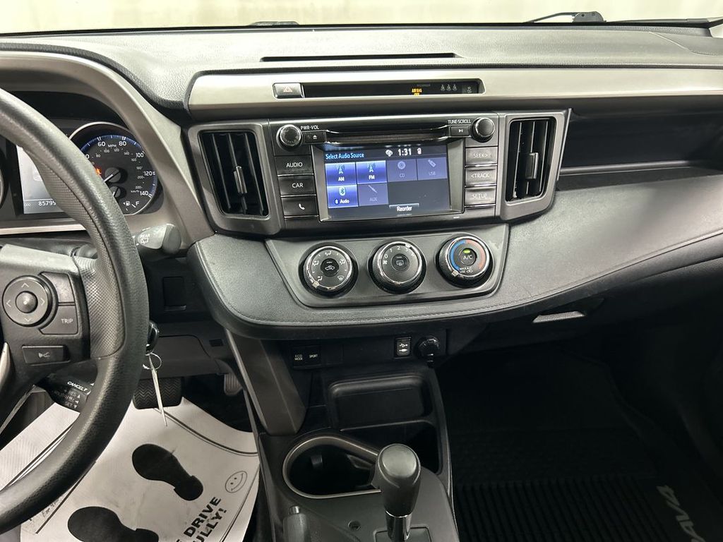 2017 Toyota RAV4 LE - Photo 18