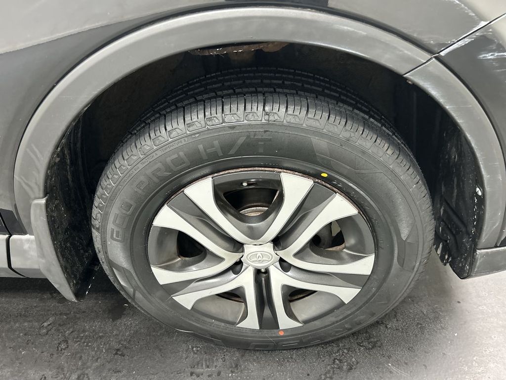 2017 Toyota RAV4 LE - Photo 8