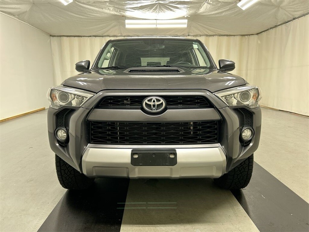 2018 Toyota 4Runner SR5 photo 3