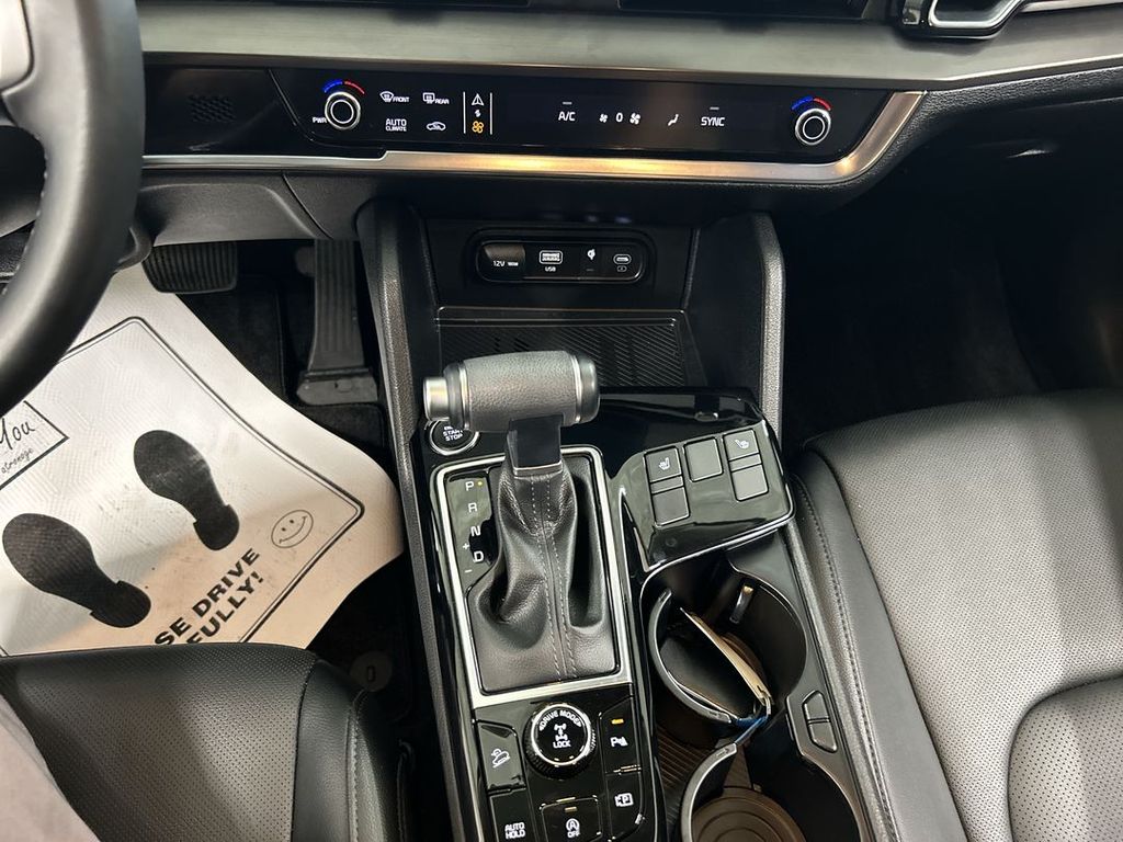 2025 Kia Sportage EX - Photo 18