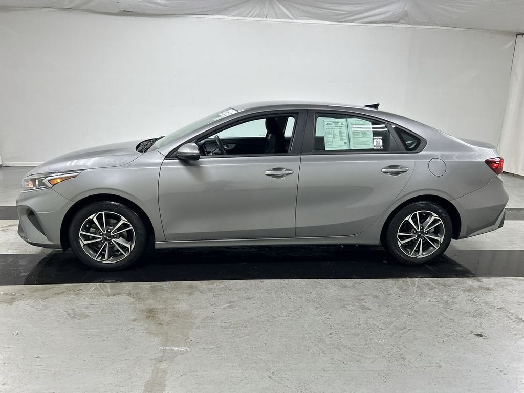 2023 Kia Forte LXS - Photo 6