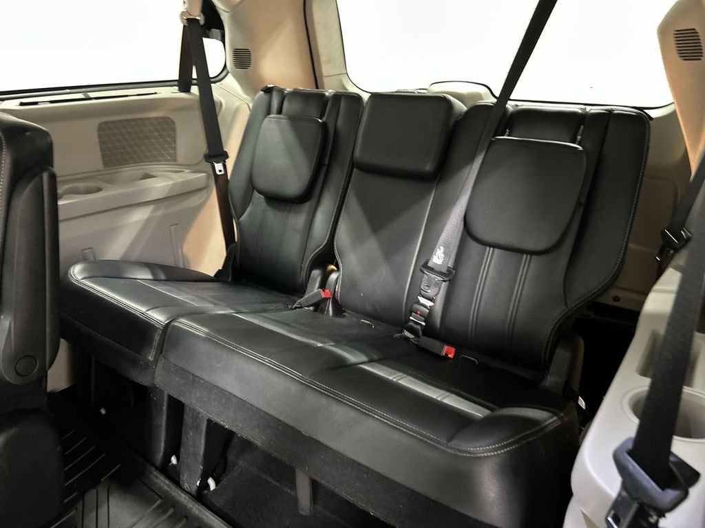 2014 Chrysler Town & Country Touring - Photo 20