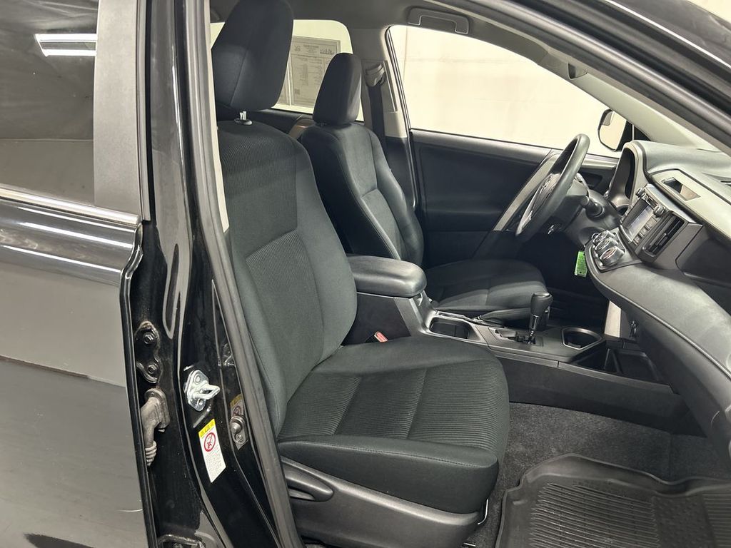 2017 Toyota RAV4 LE - Photo 22
