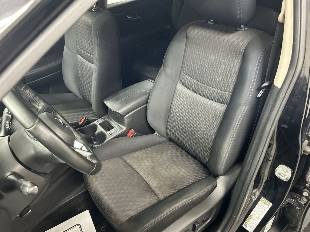 2019 Nissan Rogue SV - Photo 9