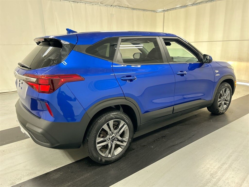 2023 Kia Seltos LX photo 2