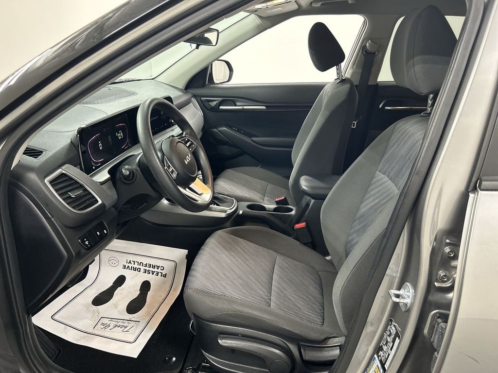 2024 Kia Seltos LX - Photo 9