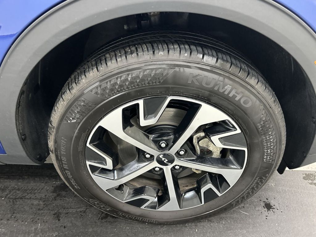 2025 Kia Sportage EX - Photo 8