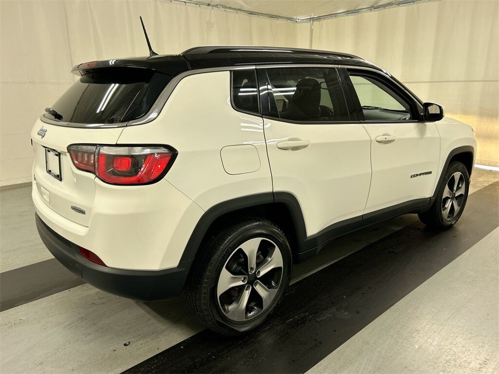 2018 Jeep Compass Latitude photo 2