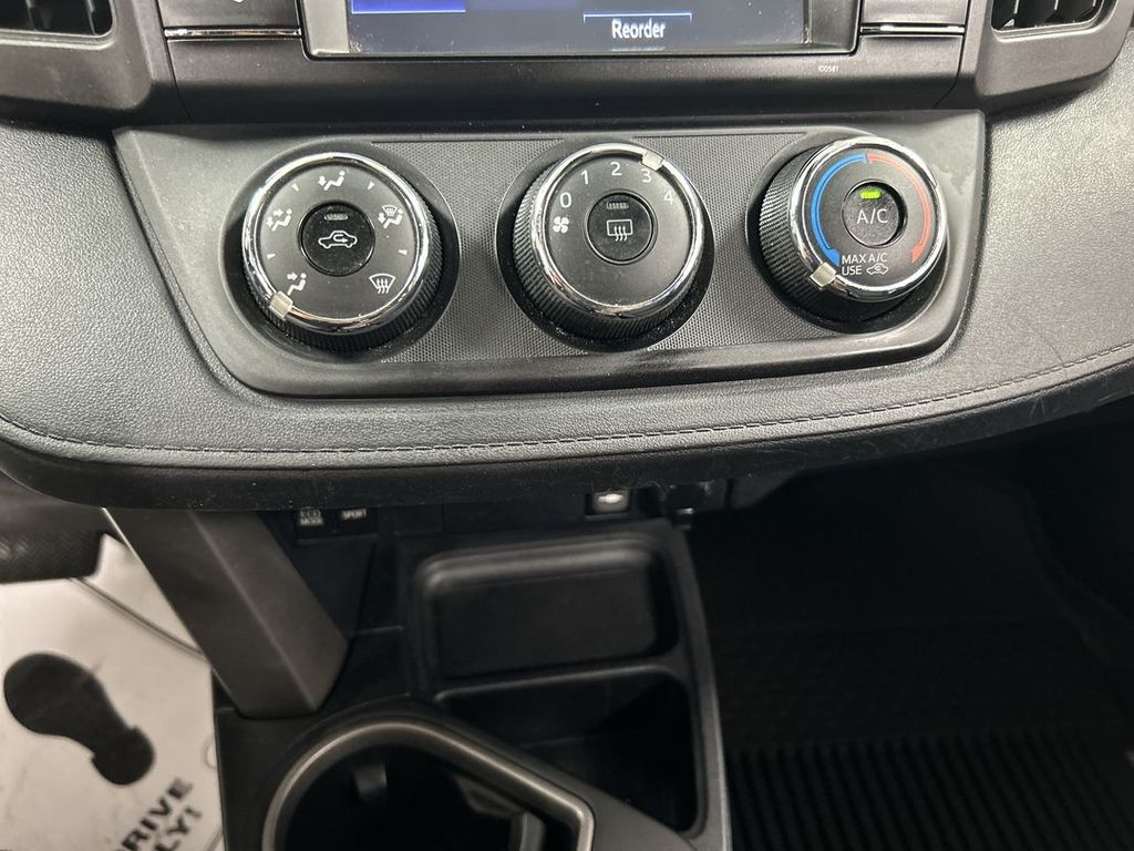 2017 Toyota RAV4 LE - Photo 16