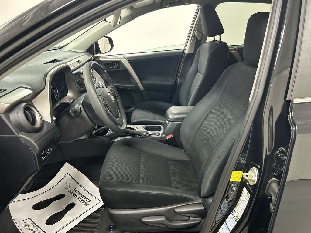 2017 Toyota RAV4 LE - Photo 9