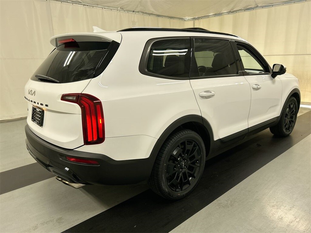 2022 Kia Telluride SX photo 2