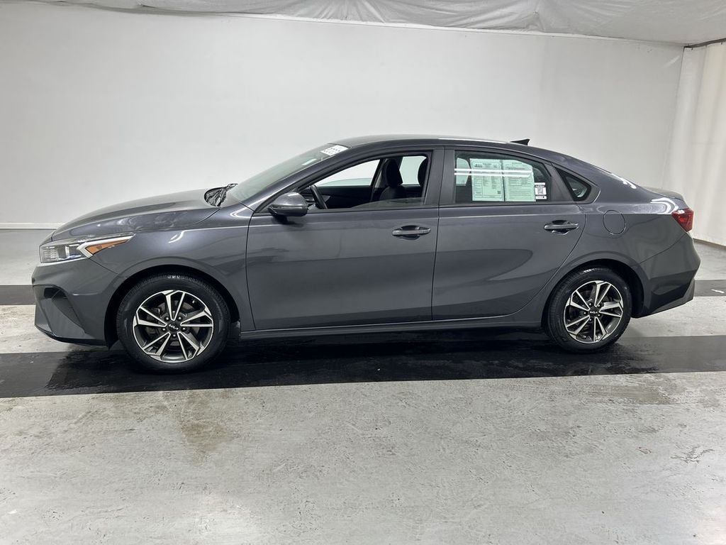 2023 Kia Forte LXS - Photo 6