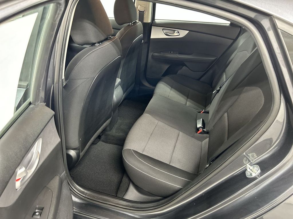 2023 Kia Forte LXS - Photo 19