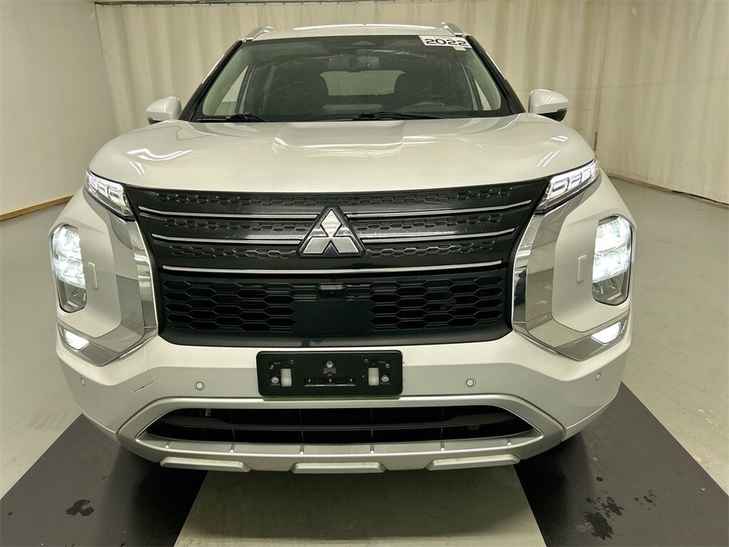2022 Mitsubishi Outlander SEL photo 3