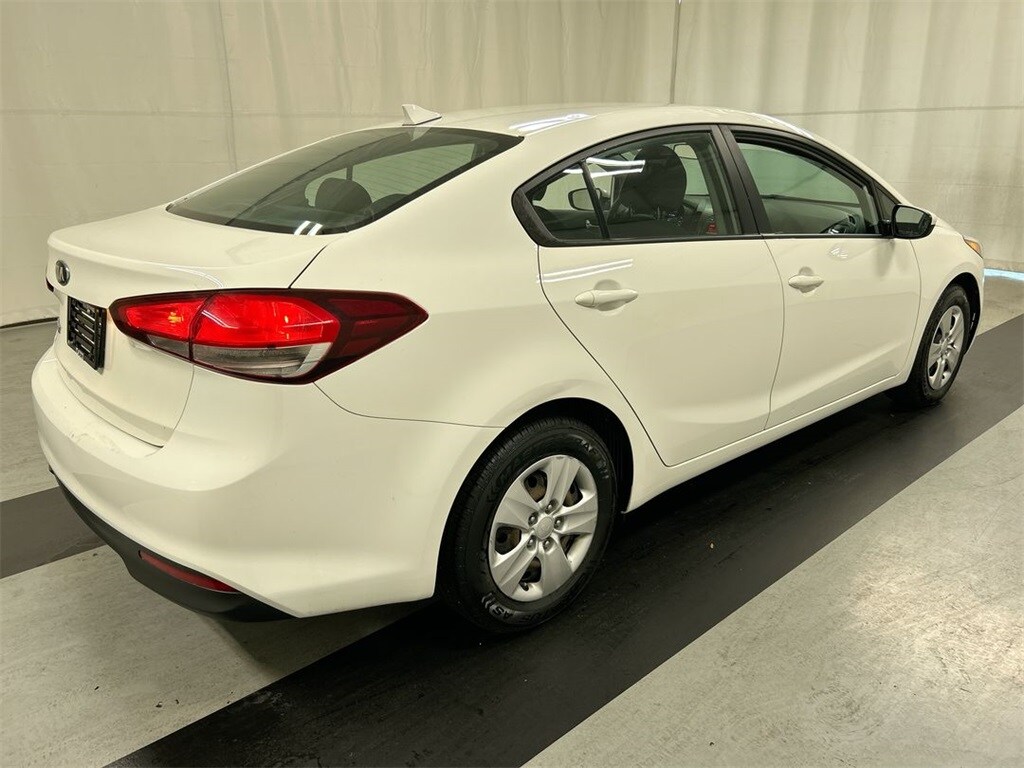 2018 Kia Forte LX Base photo 2