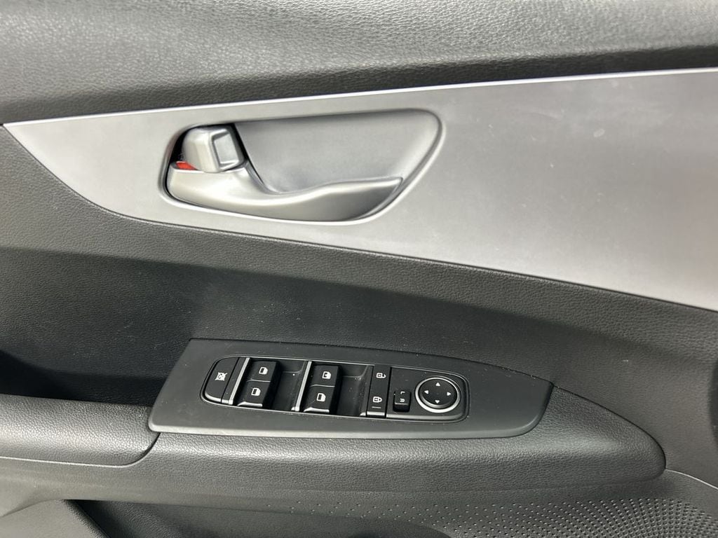2023 Kia Forte LXS - Photo 11