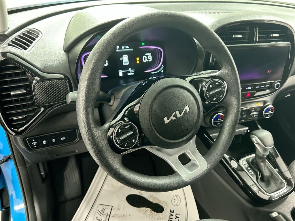 2023 Kia Soul S photo 3
