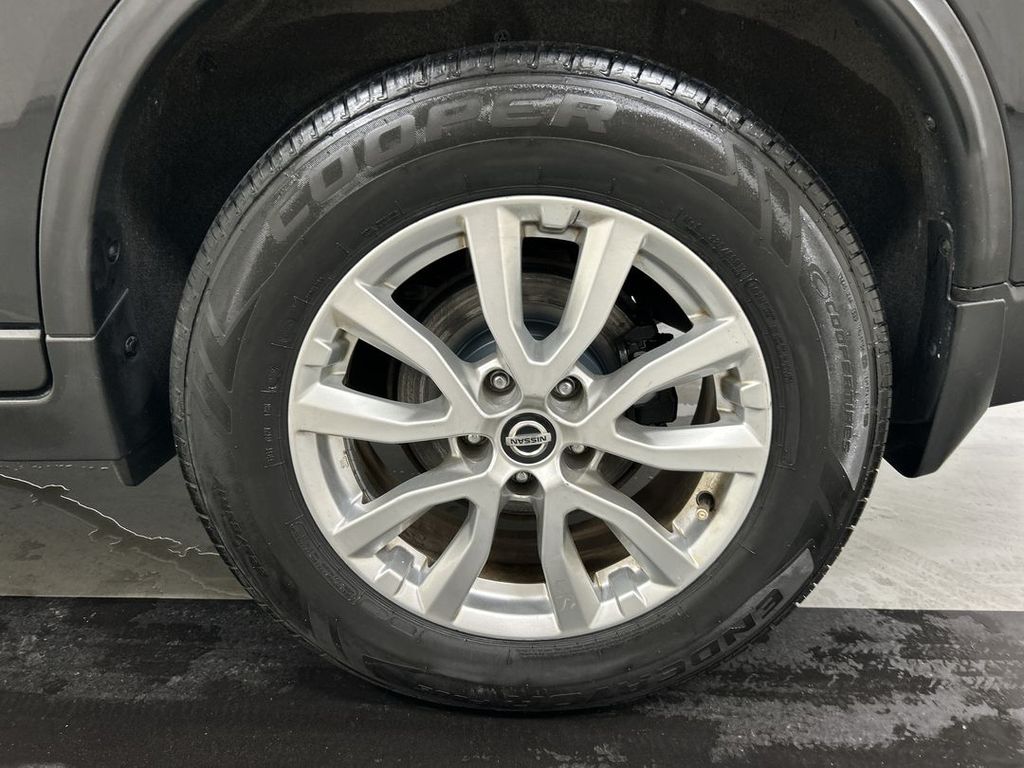 2019 Nissan Rogue SV - Photo 8
