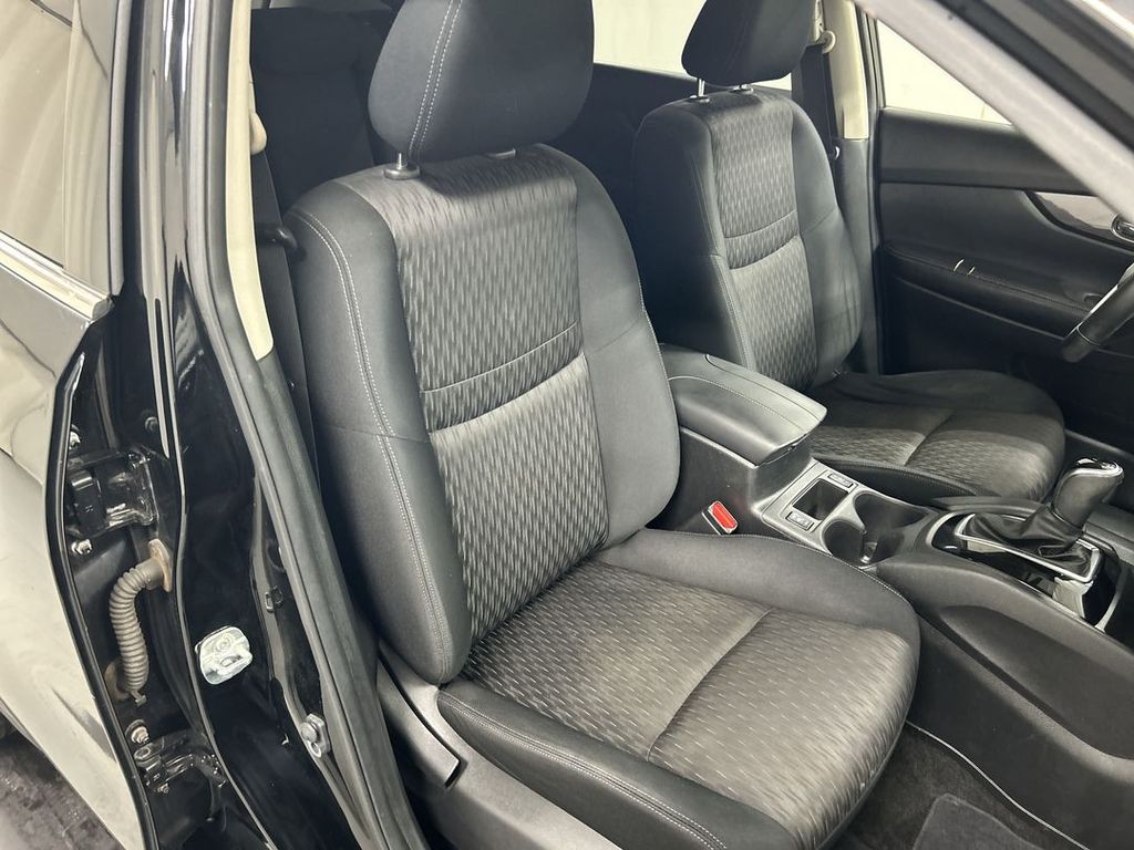 2019 Nissan Rogue SV - Photo 20