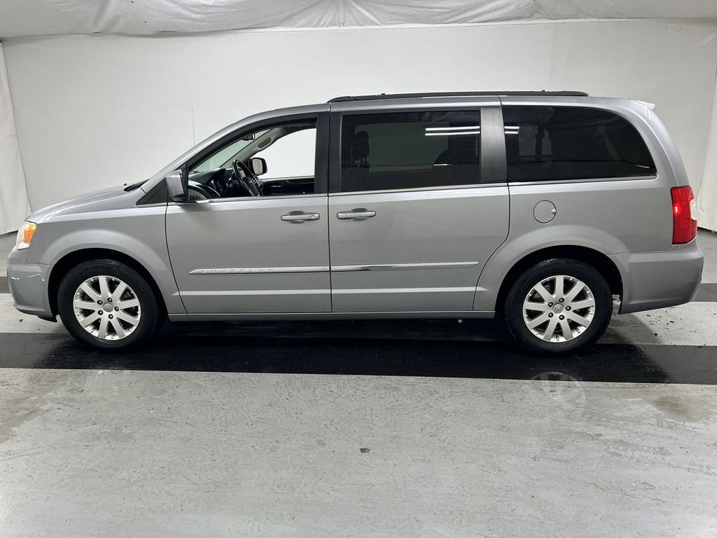 2014 Chrysler Town & Country Touring - Photo 6