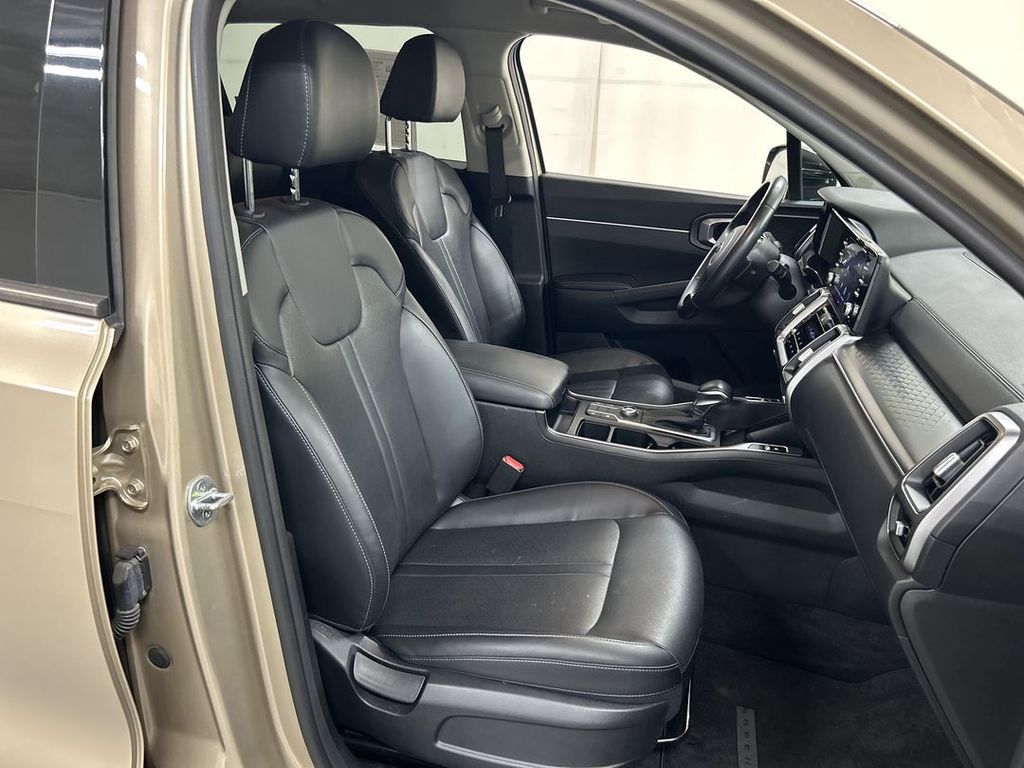 2021 Kia Sorento S - Photo 23