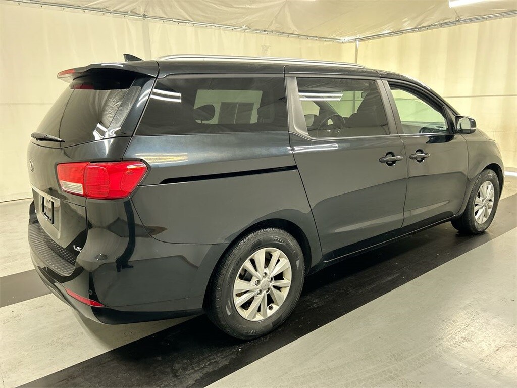 2016 Kia Sedona LX photo 2