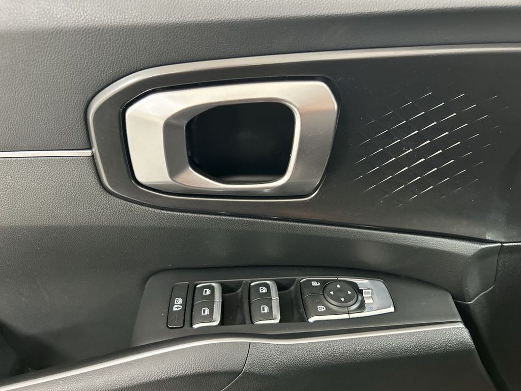 2021 Kia Sorento S - Photo 11