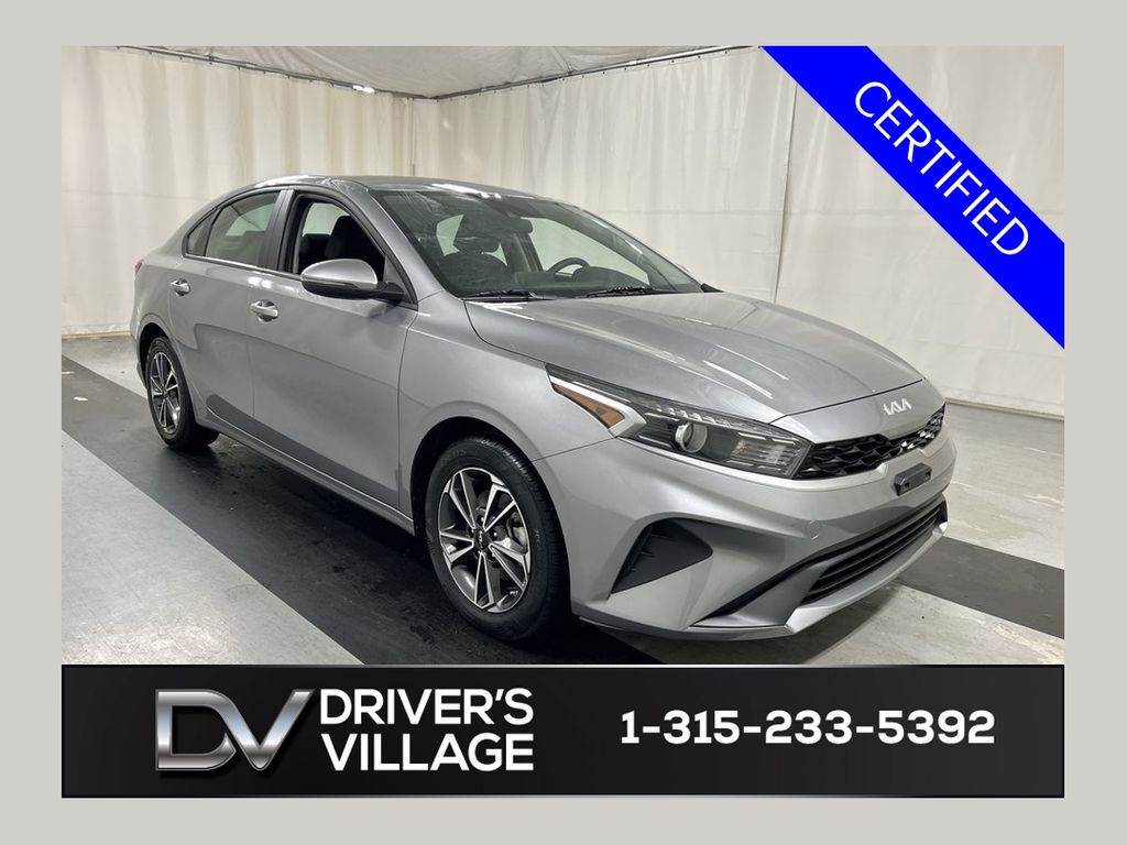 2023 Kia Forte LXS AT's photo