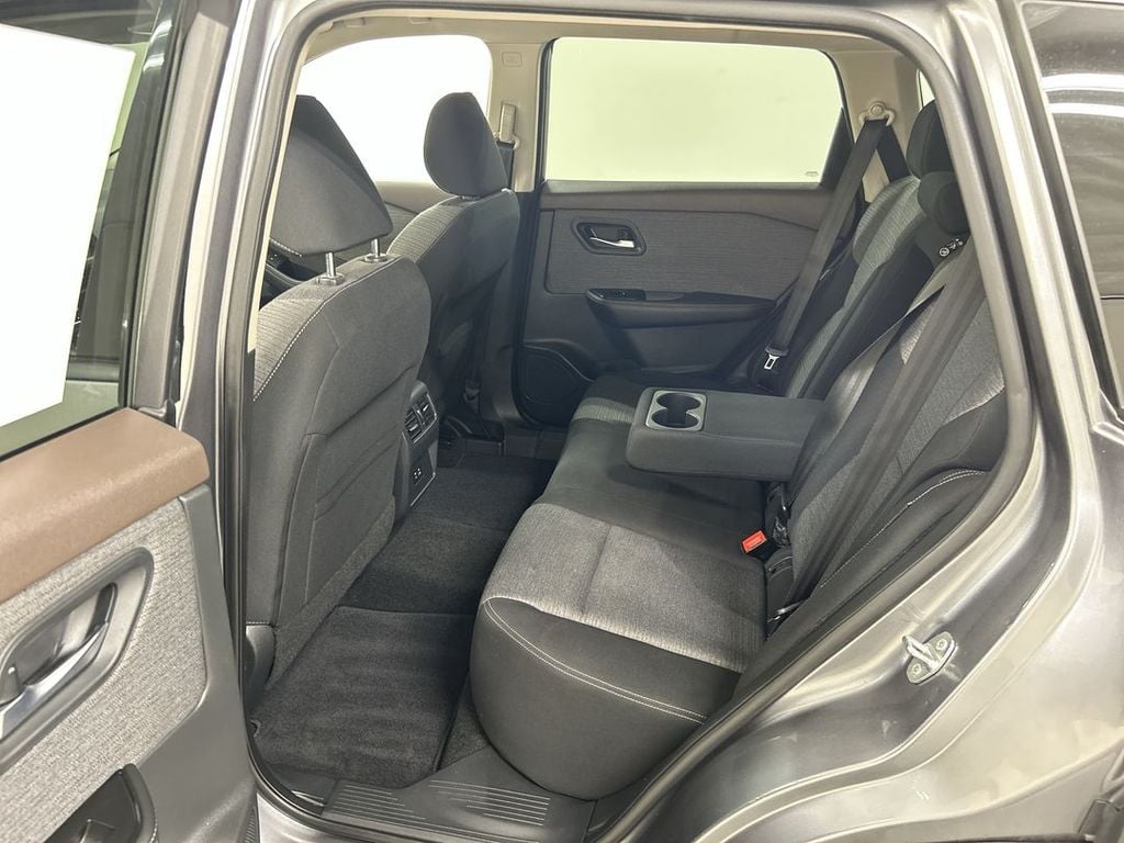 2021 Nissan Rogue SV - Photo 19