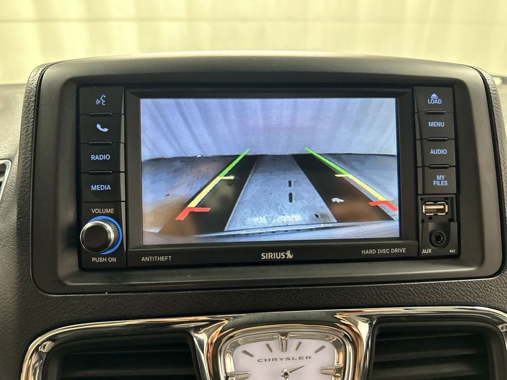 2014 Chrysler Town & Country Touring - Photo 15