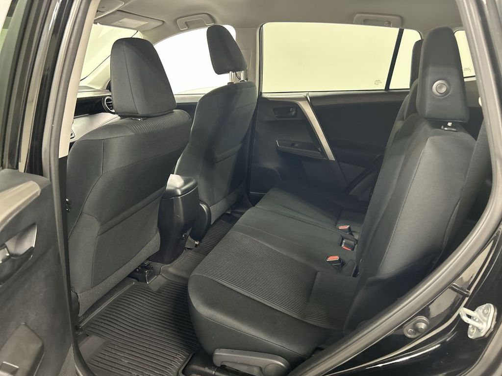 2017 Toyota RAV4 LE - Photo 19