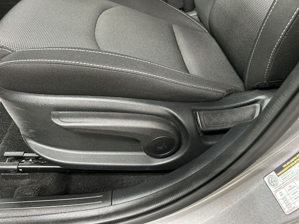 2023 Kia Forte LXS - Photo 10