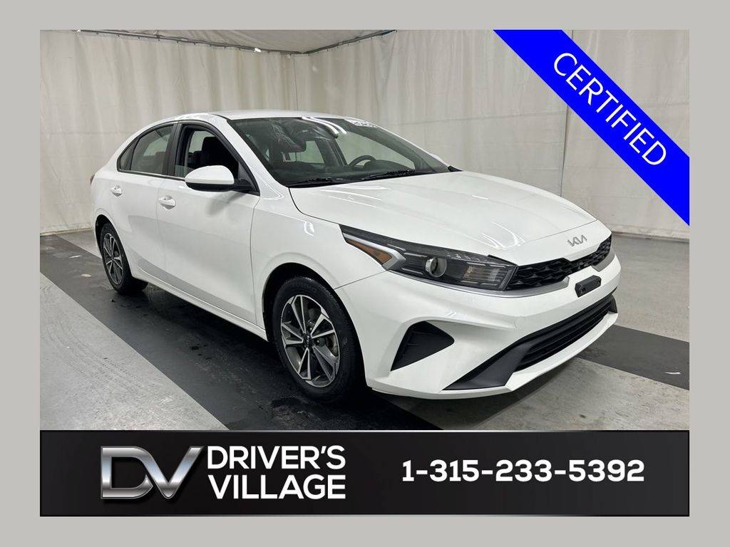 2023 Kia Forte LXS AT's photo