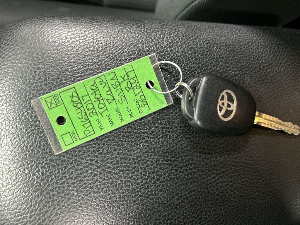 2017 Toyota RAV4 LE - Photo 12